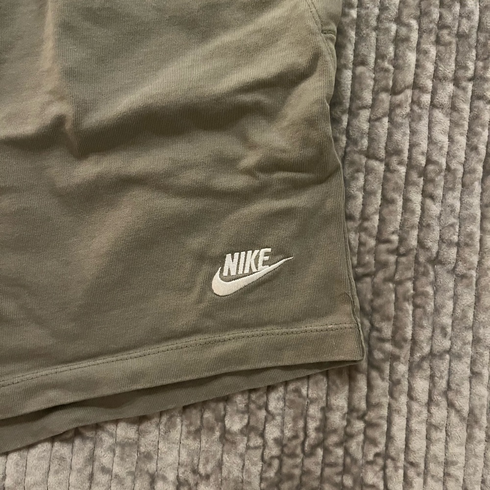 Women’s Nike Shorts - Picture 3 of 8